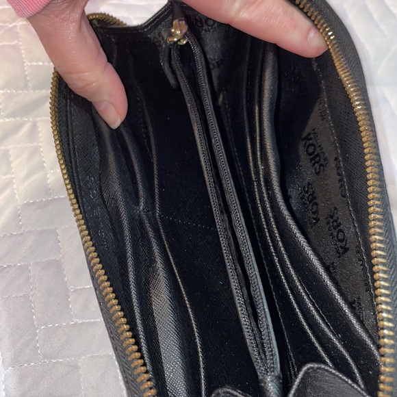 MK black shiny animal texture wallet, gold plated MK plaque - Picture 5 of 7